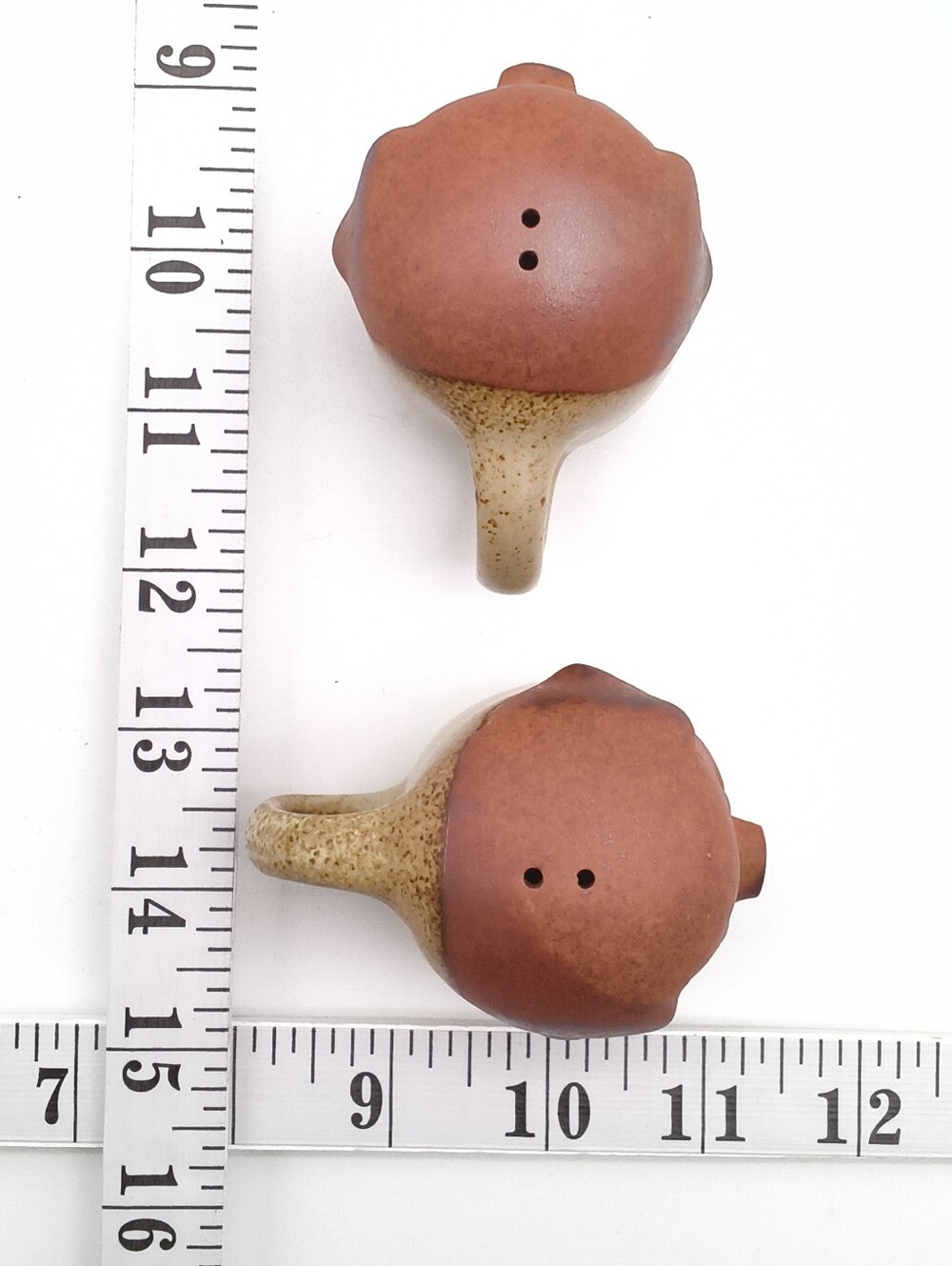 Charming Vintage Japan Stoneware Pig Salt & Pepper Shakers - Picture 7 of 13